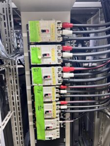 工場移設に伴う電気・空調設備工事が無事完了しました｜高圧キュービクル更新を含む大規模工事事例